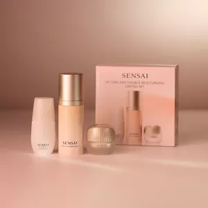Lip care & double moisturising limited set vor einer weiß-rosa Box arrangiert